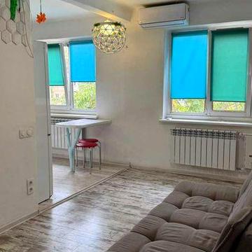 Сдам двухкомнатную квартиру студию Малиновский район