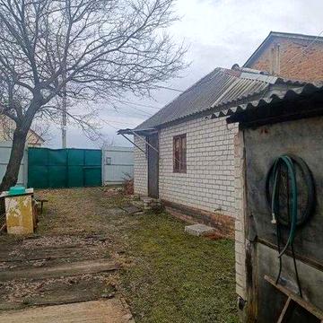 Продам 1/2 будинка в Основянскому районі у селищі Жихарь.