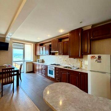 Продаж 1,5 к квартири біля Дастору