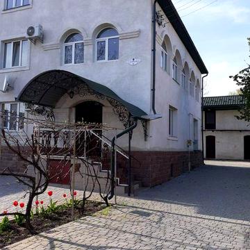 Будинок в смт Микулинці на дві сімї. Два входа