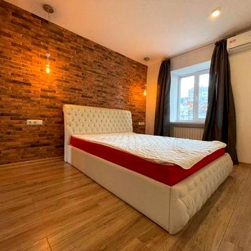 2к Европейская площадь, Центр