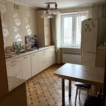 Сдам трёхкомнатную кв.,3/9 эт.на Черемушках,в отличном состояние.