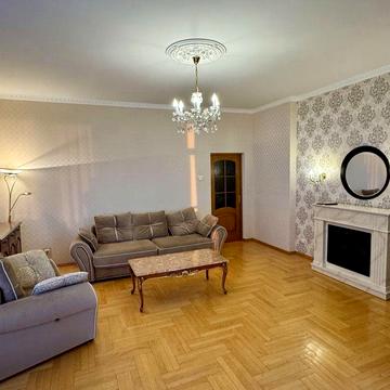 Продаж Вул. Молдовська, 2 м.Шулявська простора 2 кв. 95 кв.м