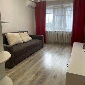 Оренда 2- кім квартири на довготривалий термін  по вул Бальзаківській