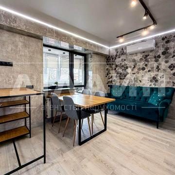 Дизайнерська  1 кімн квартира в стилі Лофт на Дудикіна