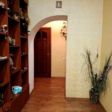 Продается  2-комнатная квартира в центре , район 9-й больницы .