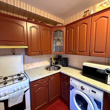 Верховної Ради бульв., 22-Б