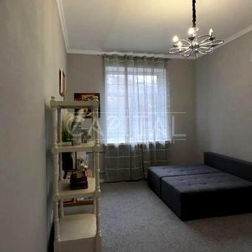 Продаж просторої квартири з ремонтом, будинок "сталінка"! Ідеально під інвестицію або для життя! м. Вокзальна