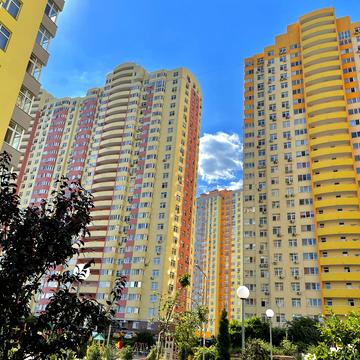 Сімї Кульженків вул. (Петра Дегтяренка), 33