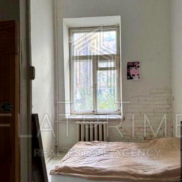 Рейтарська вул., 25