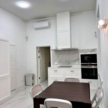 Без комісії. Стильна 4х кімнатна квартира в центрі Києва