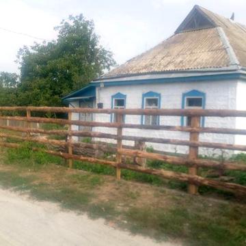 Будинок з великою земельною ділянкою