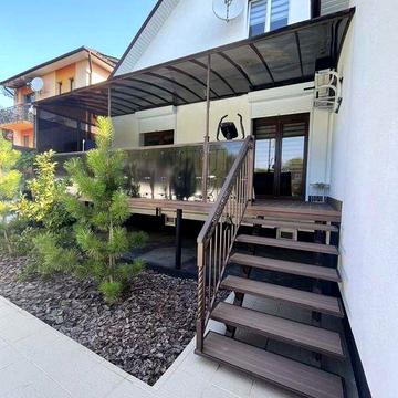 Будинок на Роші з басейном та повною енергонезалежністю