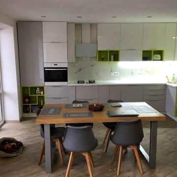 Ватутіна 36 центр пентхаус парковка у дворі