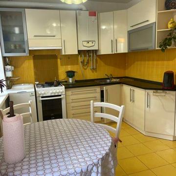 Продам 3-кімнатну квартиру в центрі