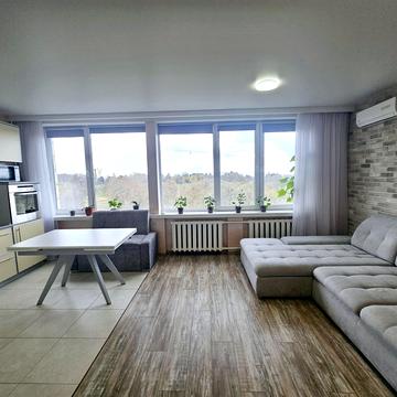 Бастіонна вул., 15