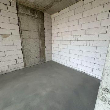 1 к. 38 м² . Центральна частина міста , поруч озеро. Бізнес-клас