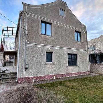 В продаже большой крепкий дом пгт Авангард ул Полевая