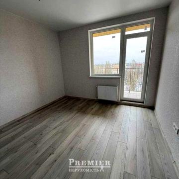 Квартиру з ремонтом у новому зданому будинку, закрита територія. Таїрова