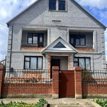 Продается кирпичный добротный дом