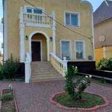 Продам 3-х поверховий будинок