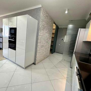 Оренда 3-к. Срібнокільська 1 (Генератор + інвертор). Є паркомісце. Метро Позняки -5 хвилин пішки