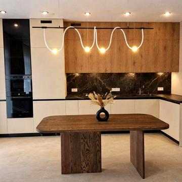 Дкплекс з ремонтом та власним подвірям!