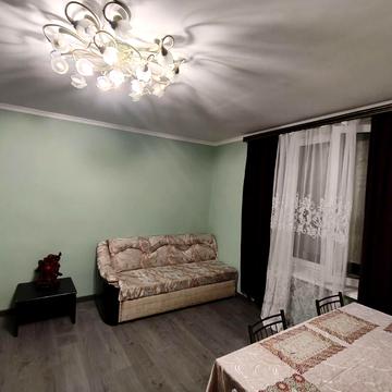 Зарічна вул., 6