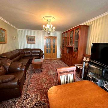 Оренда 3-кімнатної квартири біля метро Лівобережна - Аболмасова 3 (Панельна)