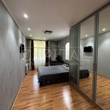 Продається затишна двокімнатна квартира в Соломянському районі, будинок "сталінка"