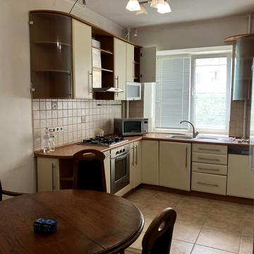 Академічна вул. (Піонерська), 1