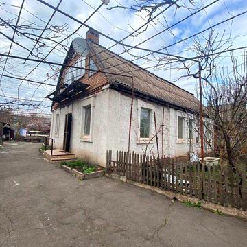 Продаётся дом рядом с парком и рекой, по ул.  Черняховского