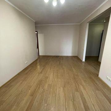 Продаж трикімнатної квартири на вул Будівельників/ Колос