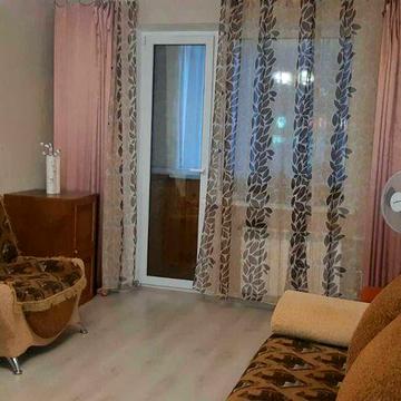 Сдается двухкомнатная раздельная квартира. Братства тарасовцевул 9, Дарницкий р-н, ст м Харьковская 4 минуты пешком