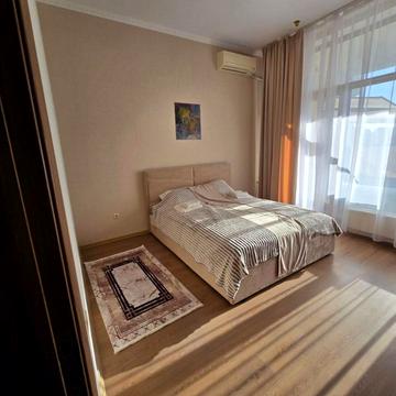 Простора квартира в ЖК «Аркадійський палац» з терасою та новим ремонтом