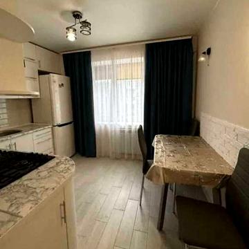 (1 кімнатна кварт, вільна 9000 за все)