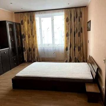 Комунальні враховані, квартира вільна, Власник