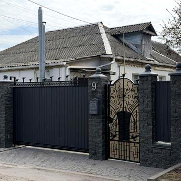 Пол.будинку+майстерня+офісне приміщення в центрі Василькова