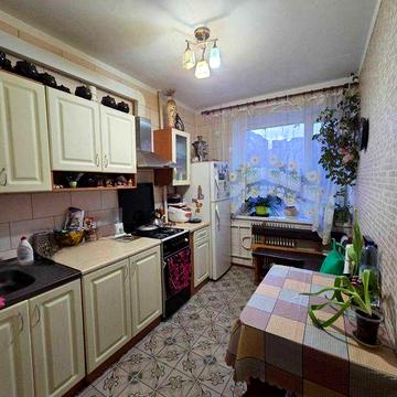 Продається 3-кімнатна квартира на вул. Незалежності (Попова), 3 поверх