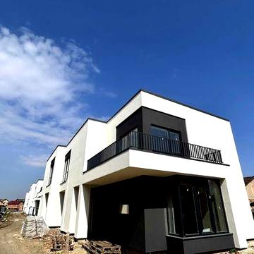 Дуплекс таунхаус з великою ділянкою, гаражем  і балконом Угорники