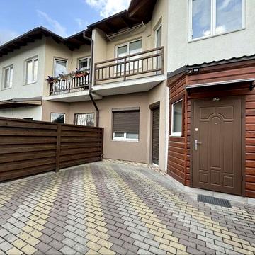 Таунхаус з ремонтом, меблями 83 кв.мбіля озера з набережною Гостомель