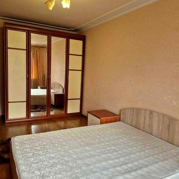 Оренда 2к. квартири біля ТЦ Рівер Молу, Урлівська/Ахматова