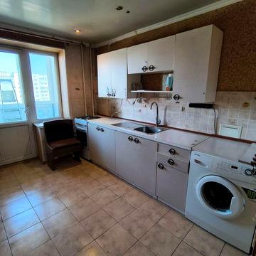 Продам 4-кімнатну на початку Проспекту Миру