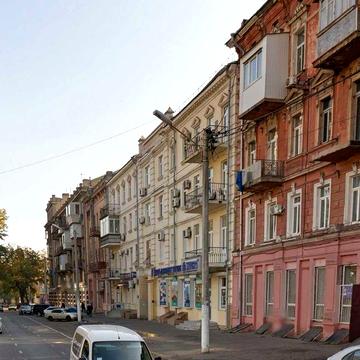 2-кімнатна квартира в центрі міста з можливістю придбання горища, поруч море