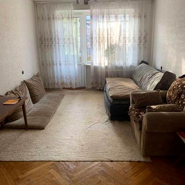 Здам 2 к.кв м.Нивки-12 хв.пішки Салютна вул.