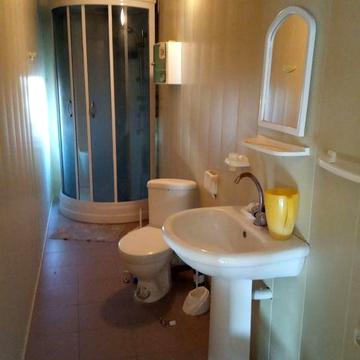 Міцний,великий для великої родини,з усіма комунікаціями.