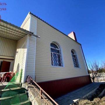 Продаж компактного будинку в тихому місті.