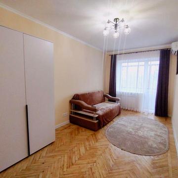 Задам 2х кімн. кв. у центрі біля метро.