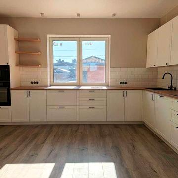 Будинок з ремонтом, гаражом і підвалом на ділянці 8 соток Білогородка