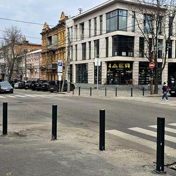 Продам 2х комнатную квартиру центр Короленко